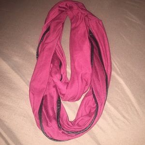 Guess infinity scarf